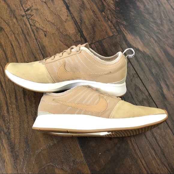 Nike Dualtone Race SE, Women’s Sneakers - SOLD - Picture 2 of 4